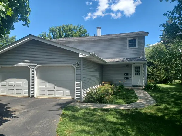 855-857 Rhodes ST, Woodstock, IL 60098