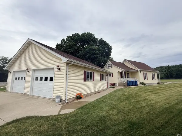 12 W Park AVE, Cherry, IL 61317