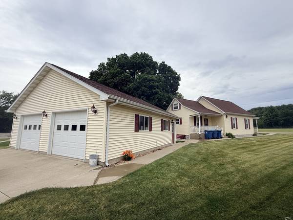 12 W Park AVE, Cherry, IL 61317