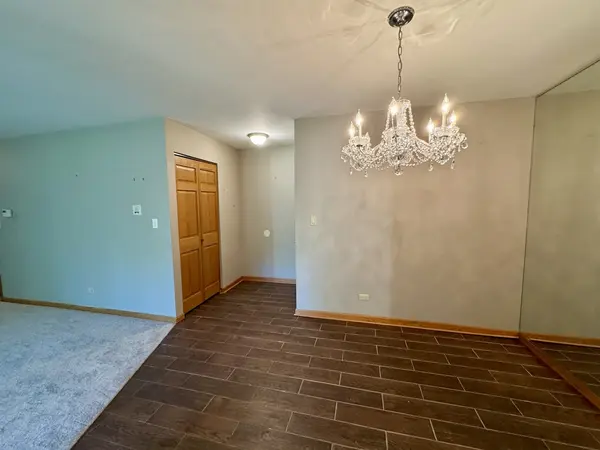 1901 Gresham CIR #A, Wheaton, IL 60189