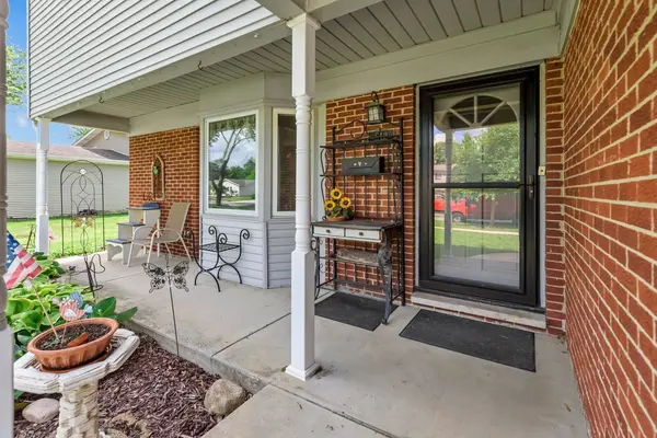 612 Fairview LN, Schaumburg, IL 60193