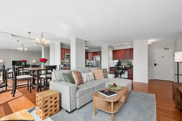 3900 N Lake Shore DR #9B, Chicago, IL 60613