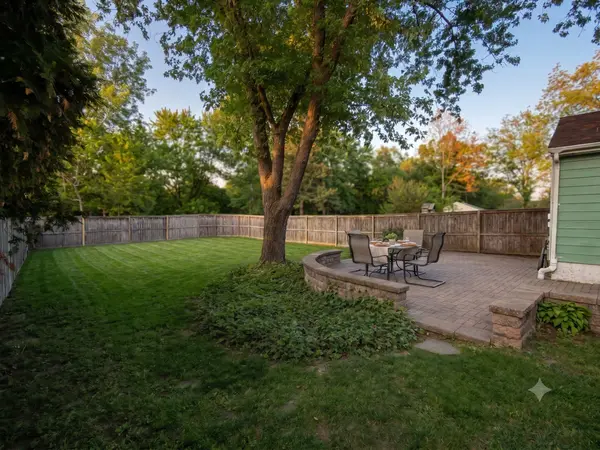 421 Center ST, Woodstock, IL 60098