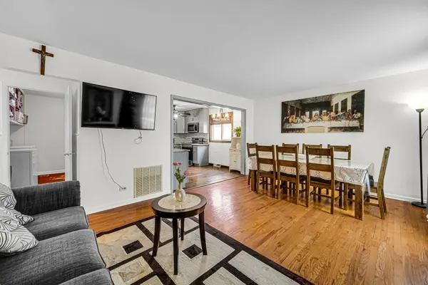 530 N 3rd AVE, Villa Park, IL 60181