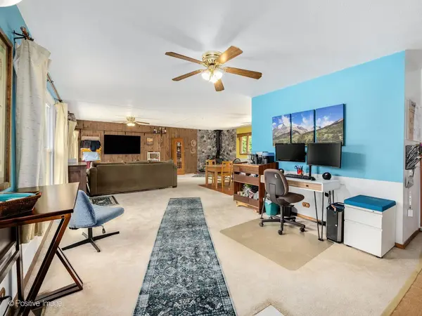 324 Shawnee DR, Carol Stream, IL 60188