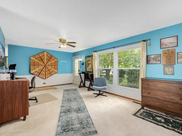 324 Shawnee DR, Carol Stream, IL 60188