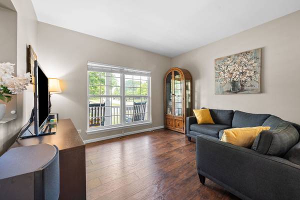 3600 Chadwick LN, Lake In The Hills, IL 60156