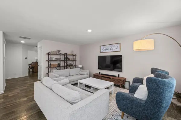 1125 WestLake DR, Cary, IL 60013