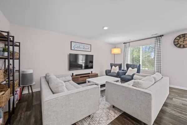 1125 WestLake DR, Cary, IL 60013