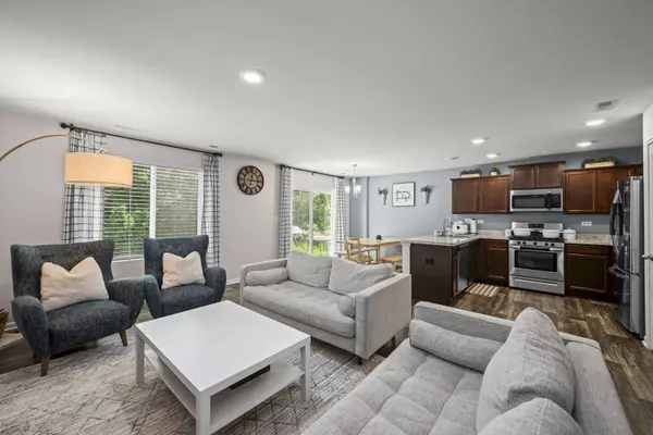 1125 WestLake DR, Cary, IL 60013