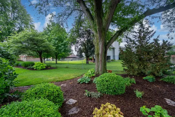 4405 Montclair CT, Bettendorf, IA 52722