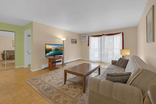 8905 Knight AVE #208, Des Plaines, IL 60016