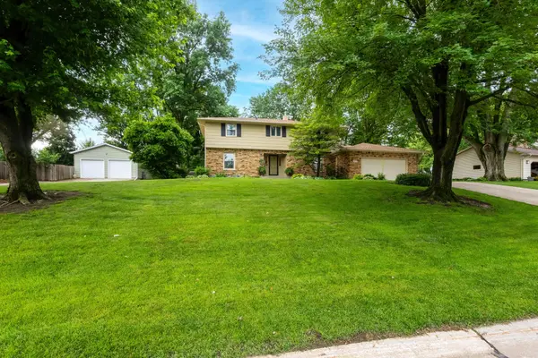 2205 Winding Hill RD, Davenport, IA 52807