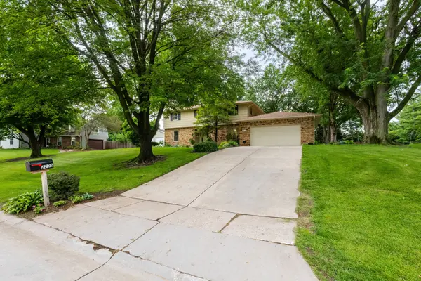 2205 Winding Hill RD, Davenport, IA 52807