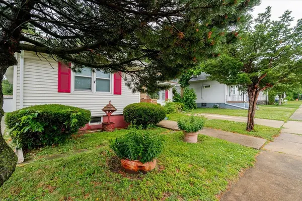 1409 1/2 Mulberry ST, Bloomington, IL 61701