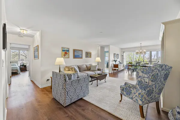 3100 Lexington LN #201, Glenview, IL 60026