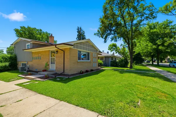 4501 Blanchan AVE, Brookfield, IL 60513