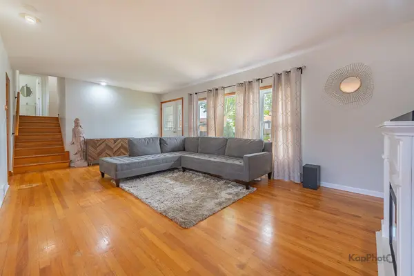 8142 W Lyons ST, Niles, IL 60714