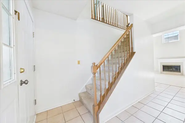 855 W Saratoga CIR, Island Lake, IL 60042
