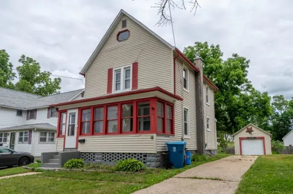 918 Jackson AVE, Dixon, IL 61021