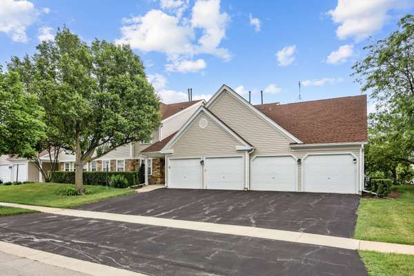 75 Larch CT #D-Z2, Schaumburg, IL 60193