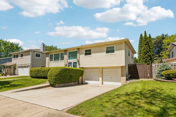 774 Polynesian DR, Des Plaines, IL 60016