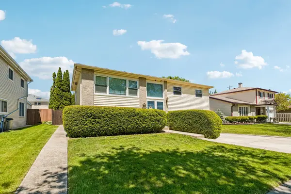 774 Polynesian DR, Des Plaines, IL 60016