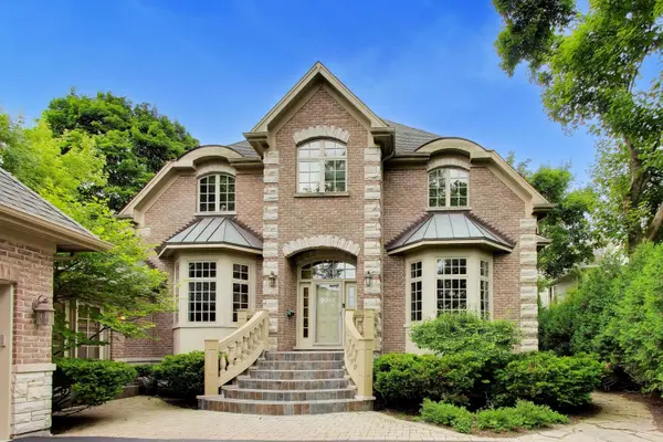 995 Old Elm PL, Glencoe, IL 60022