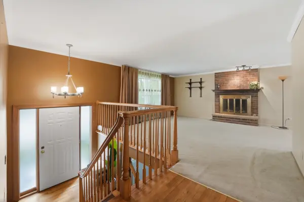 516 Janine LN, Schaumburg, IL 60193