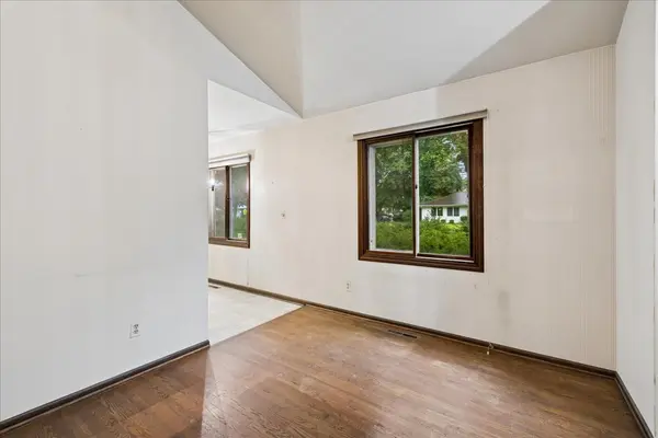 510 W Rockland RD, Libertyville, IL 60048
