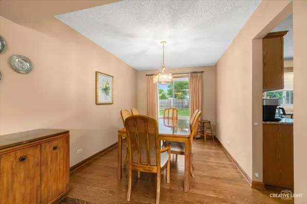 30W110 Avondale CT, Warrenville, IL 60555