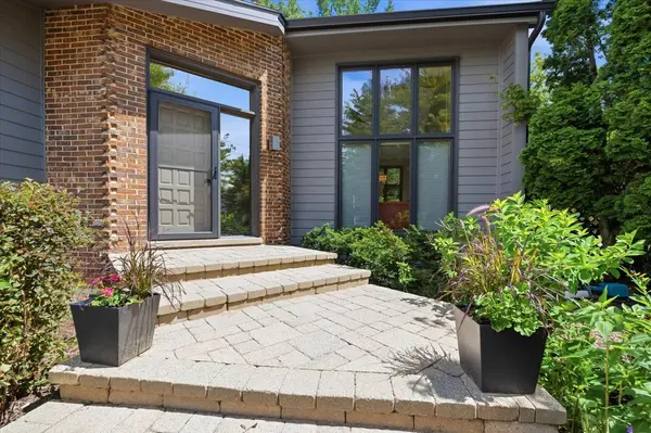 1755 S Wiesbrook RD, Wheaton, IL 60189