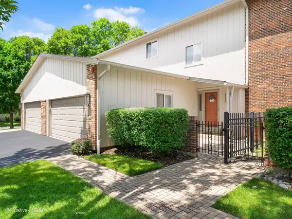 19W182 Ginny LN E #182, Oak Brook, IL 60523