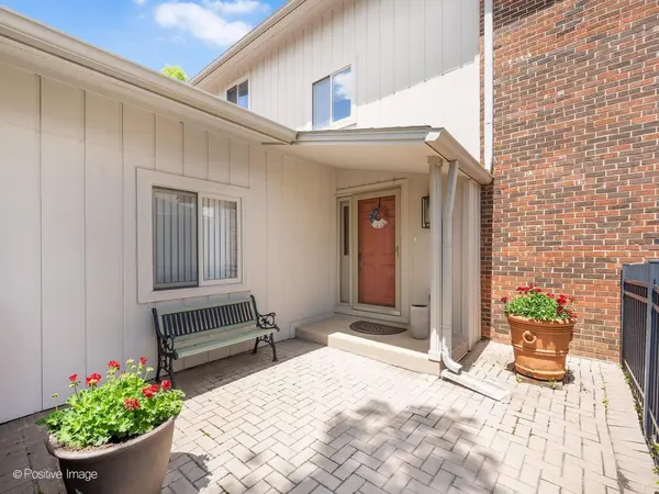 19W182 Ginny LN E #182, Oak Brook, IL 60523
