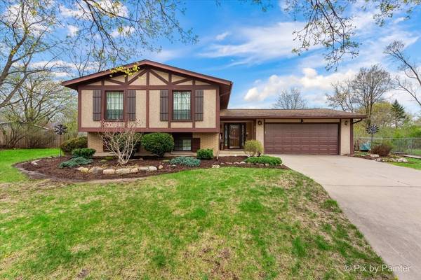 830 Buckingham CT, Crystal Lake, IL 60014