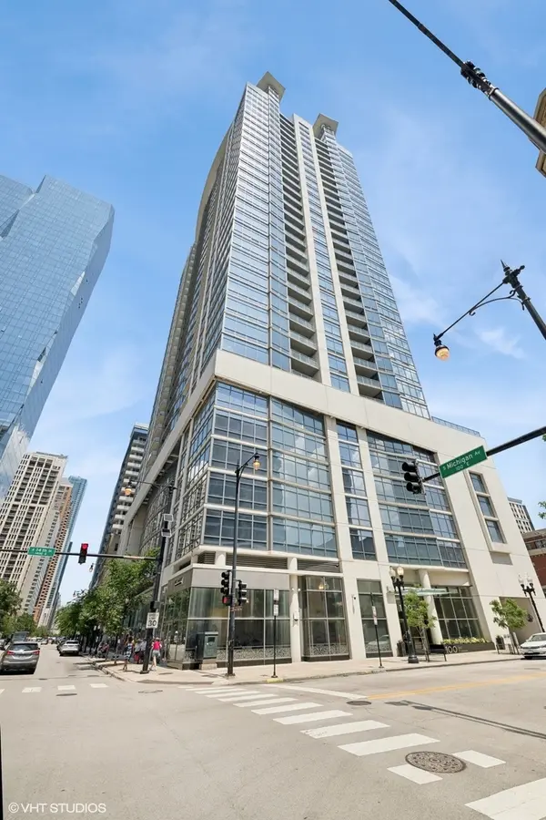 100 E 14th ST #1808,  Chicago,  IL 60605