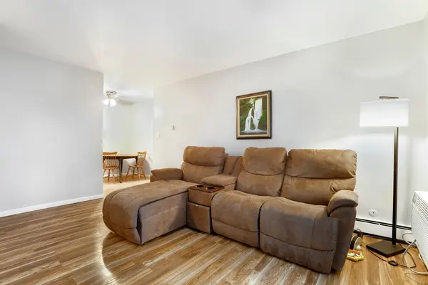 1900 Light RD #202, Oswego, IL 60543