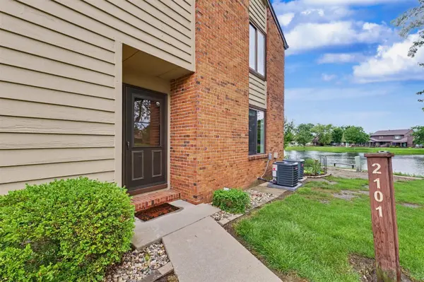 2101 Harbortown CIR #2101, Champaign, IL 61821