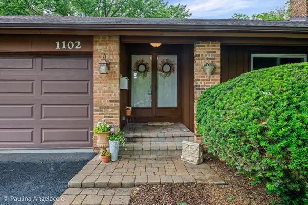 1102 N Pepper Tree DR, Palatine, IL 60067