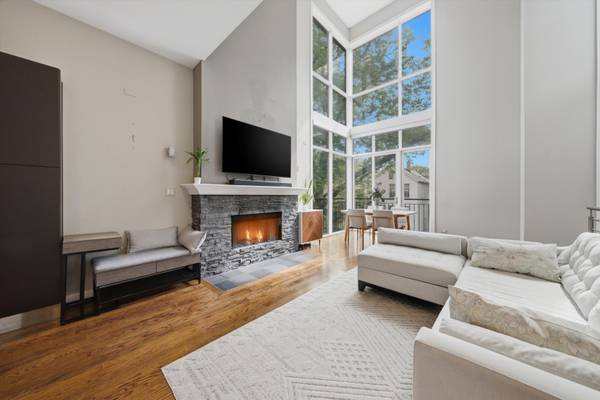 2062 N Leavitt ST #2, Chicago, IL 60647