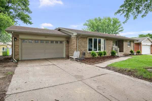 437 26th AVE, East Moline, IL 61244