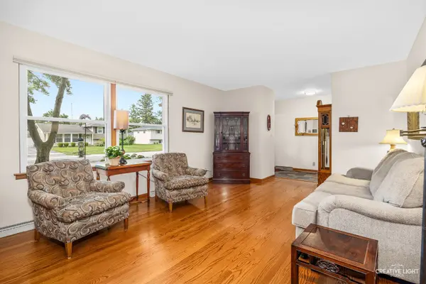 441 Tupelo AVE, Naperville, IL 60540