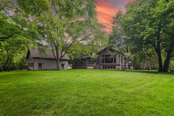 3214 Westover LN, Long Grove, IL 60047