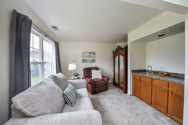 120 Ione DR #B, South Elgin, IL 60177