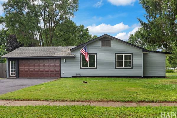 33 Holly DR, Crystal Lake, IL 60014