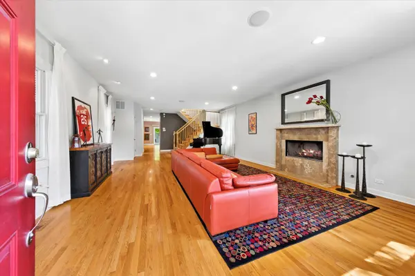 2111 N Whipple ST, Chicago, IL 60647
