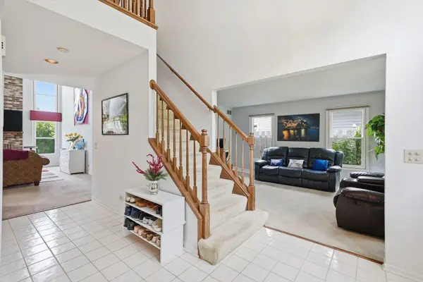 930 Ripple Brook LN, Elgin, IL 60120