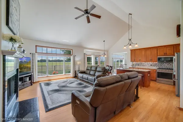 27219 Deer Hollow LN, Channahon, IL 60410