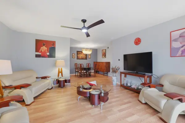 2046 Saint Johns AVE #3E, Highland Park, IL 60035