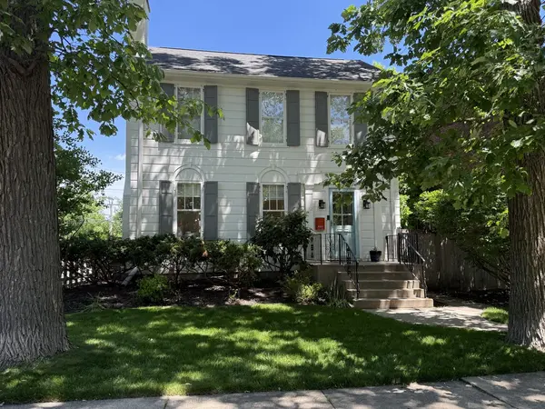 2427 Thayer ST, Evanston, IL 60201